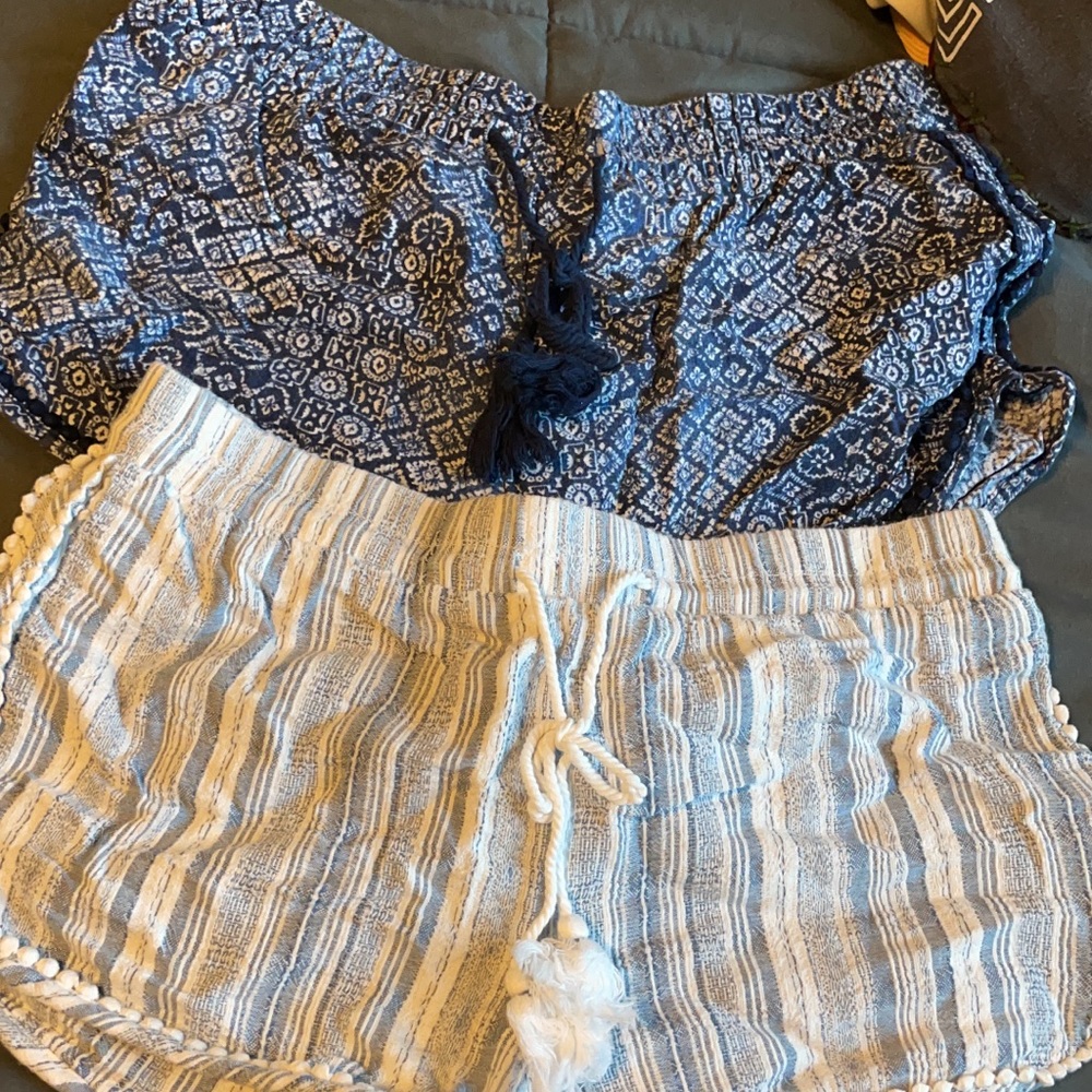 Shorts size M with fringe tie very comfy and good for summer !